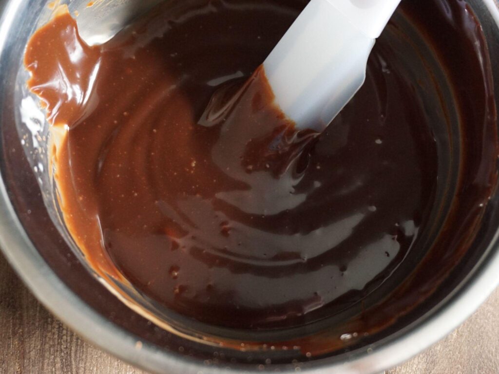 チョコレートと生クリームをしっかり乳化させよう