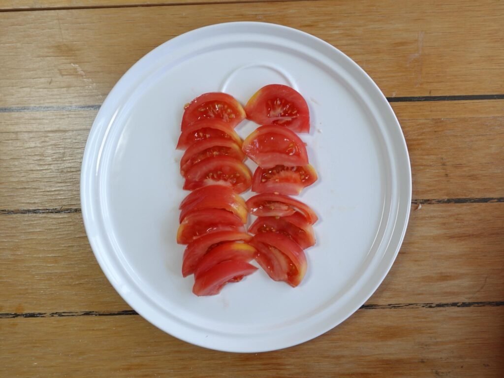 トマトを並べる