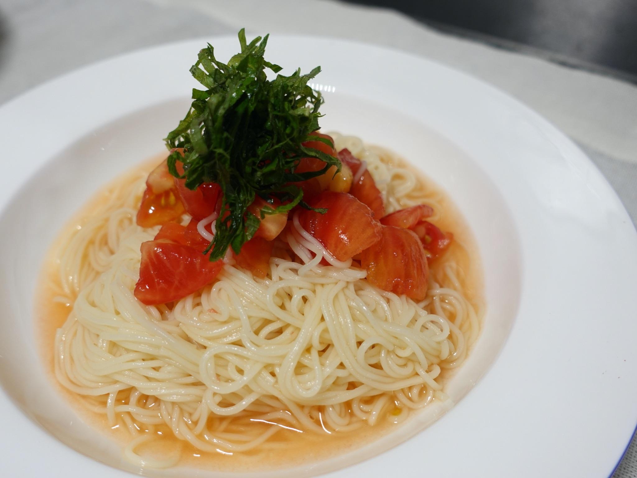 いつもの素麺にひと手間でヘルシー絶品 大葉香る出汁トマトそうめん レシピル
