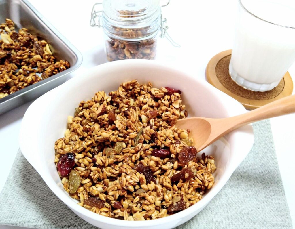 栄養満点＆朝食やおやつにも！フライパンでつくる簡単「スペルト小麦のグラノーラ」