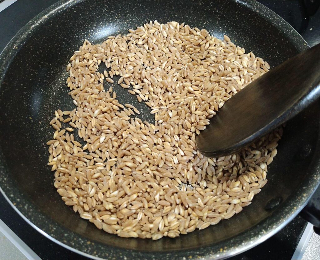 スペルト小麦を炒っていきます