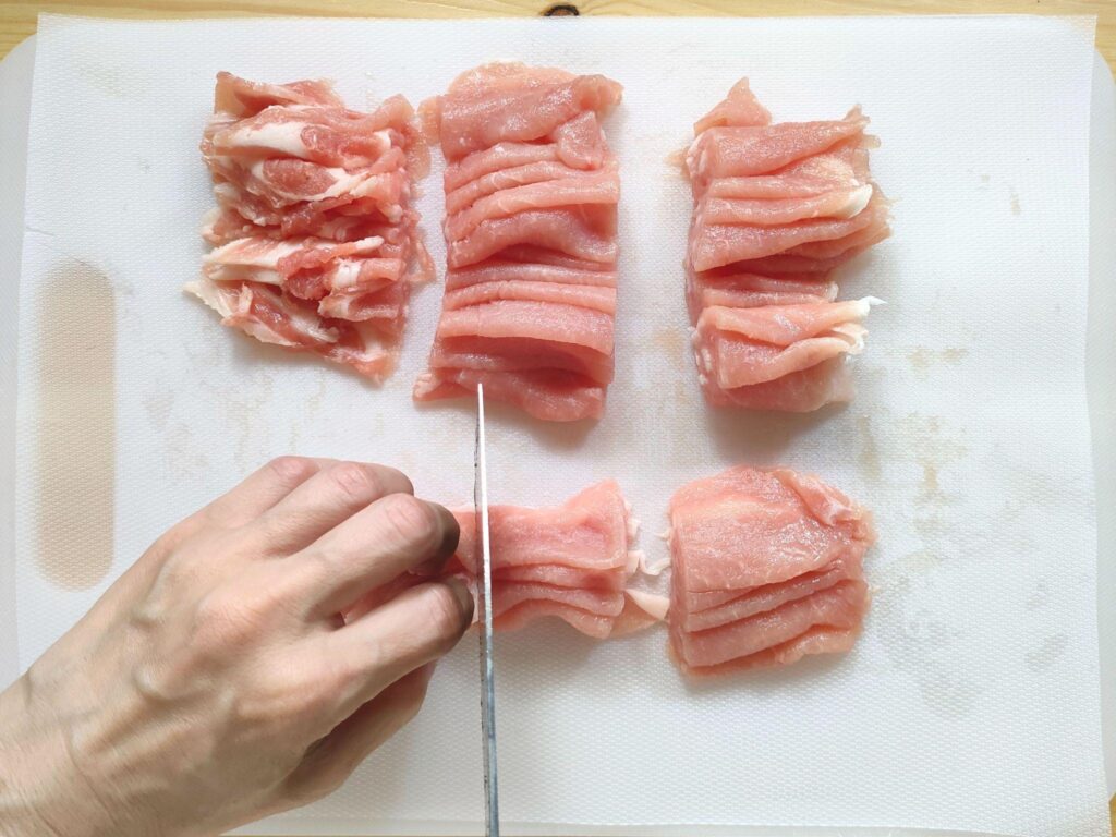 豚肉を5cm幅に切ろう