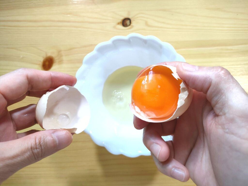 卵を卵黄と卵白に分ける