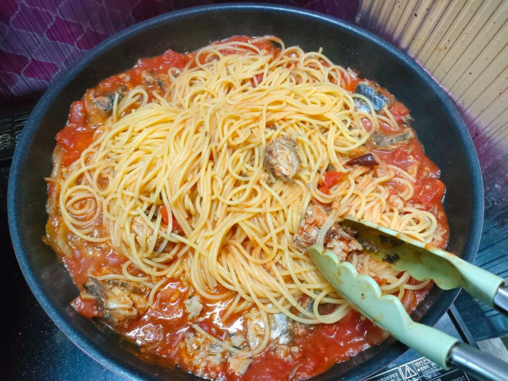 ゆで上がったスパゲッティを加え混ぜたら完成！
