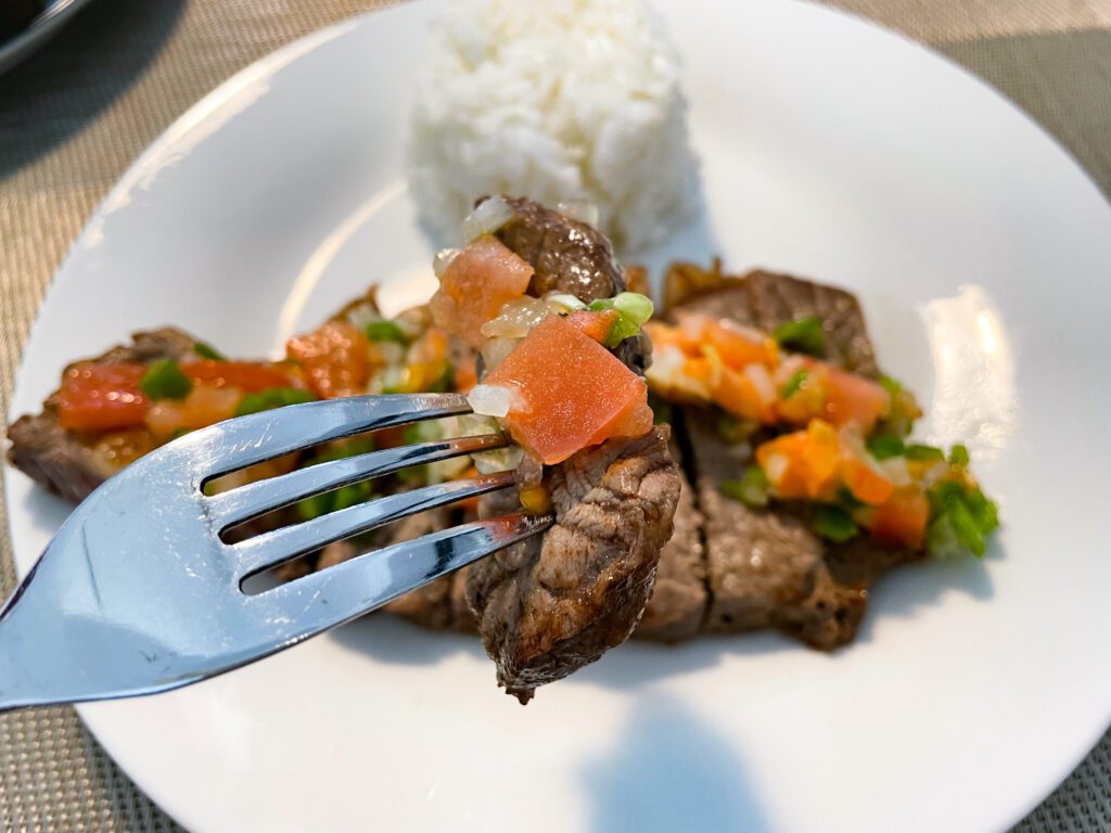 牛肉の脂に、酸っぱいソースが良く合う