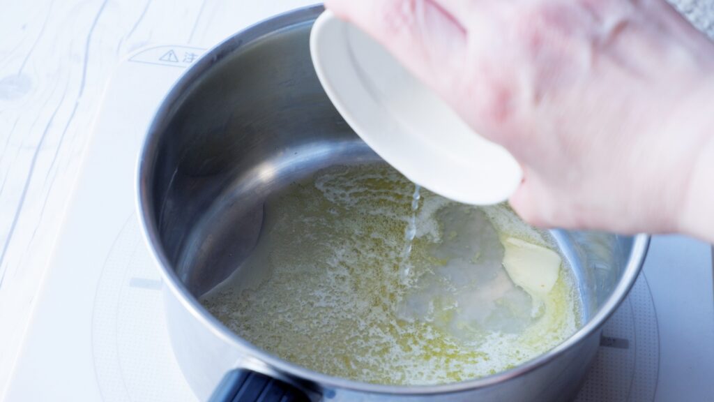 パスタを茹でた鍋でソースを作る