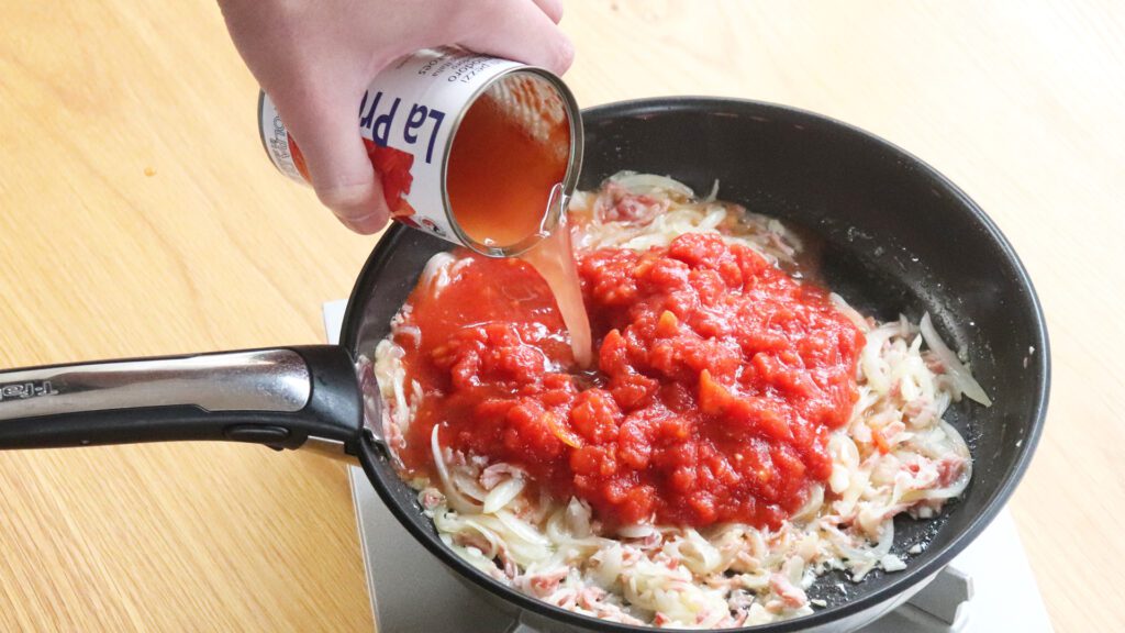 トマト缶を加えよう