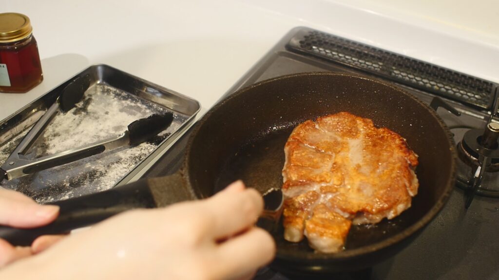 裏返して両面に焼き色をつける