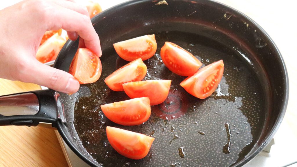 トマトに焼き色をつけよう