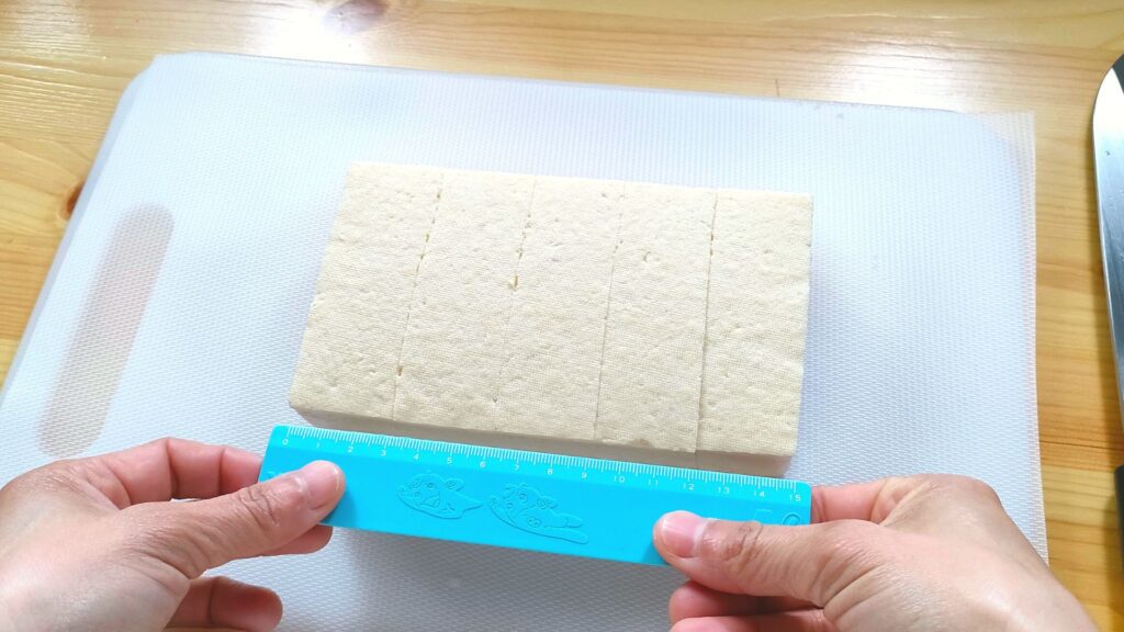 500gサイズの豆腐は3cm幅に切るとちょウドいい！