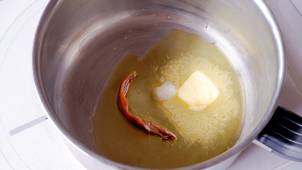 鍋でパスタソースを作る