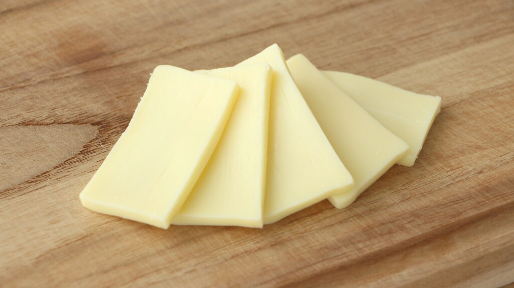 チーズは溶けにくいプロセスチーズがおすすめ
