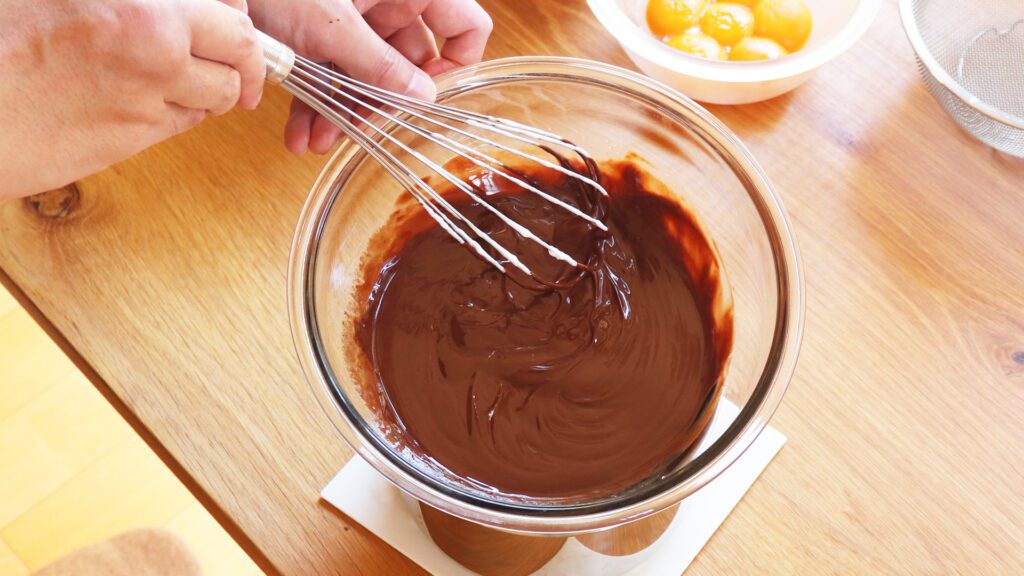 チョコレートベースをしっかり混ぜよう