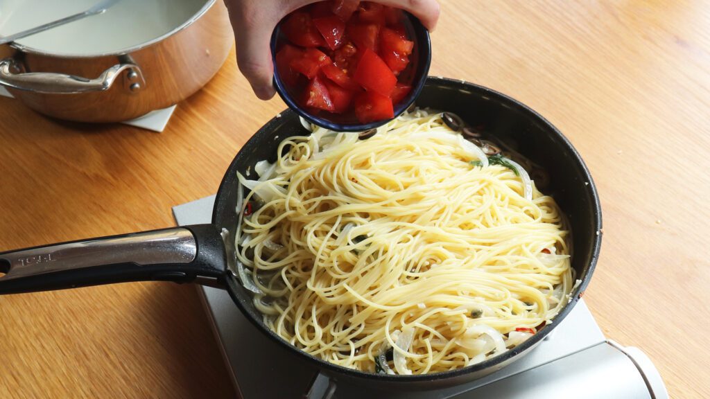 「トマトの実を残す」と彩り良い一皿に！