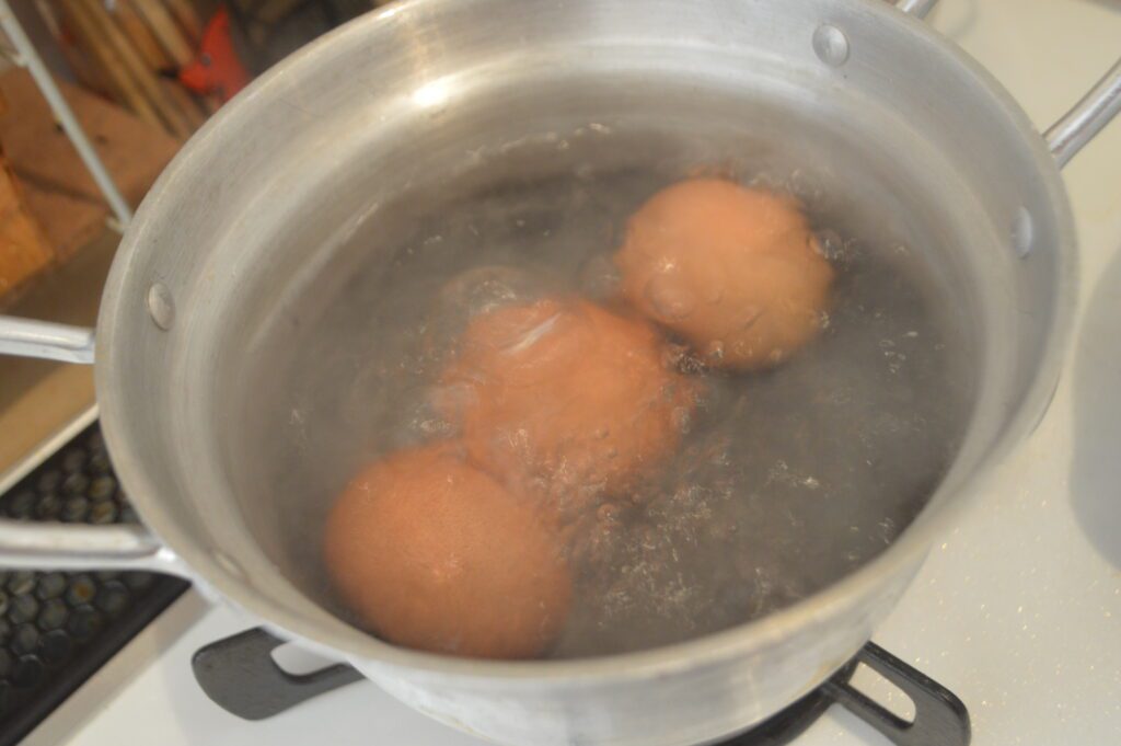 茹で卵を作る
