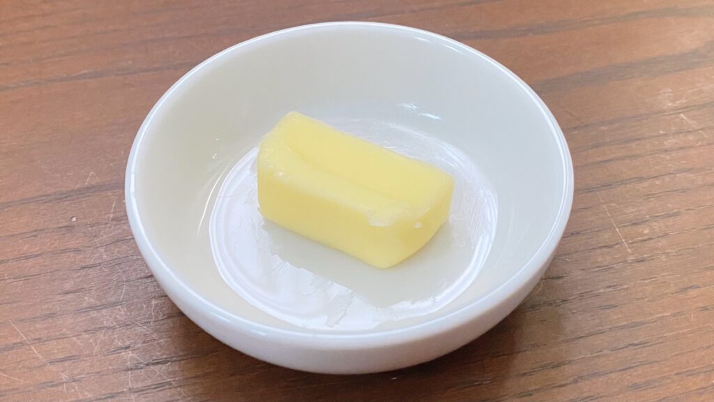 有塩バターは常温に戻して塗りやすく！