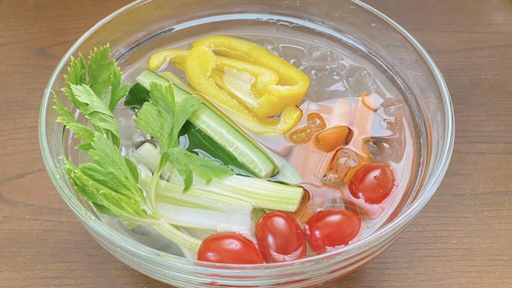 野菜は氷水につけてシャキッと！