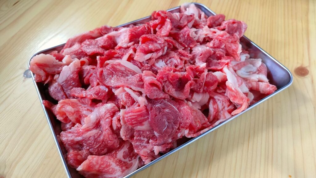 牛肉はこま切れ肉で手間なく使用