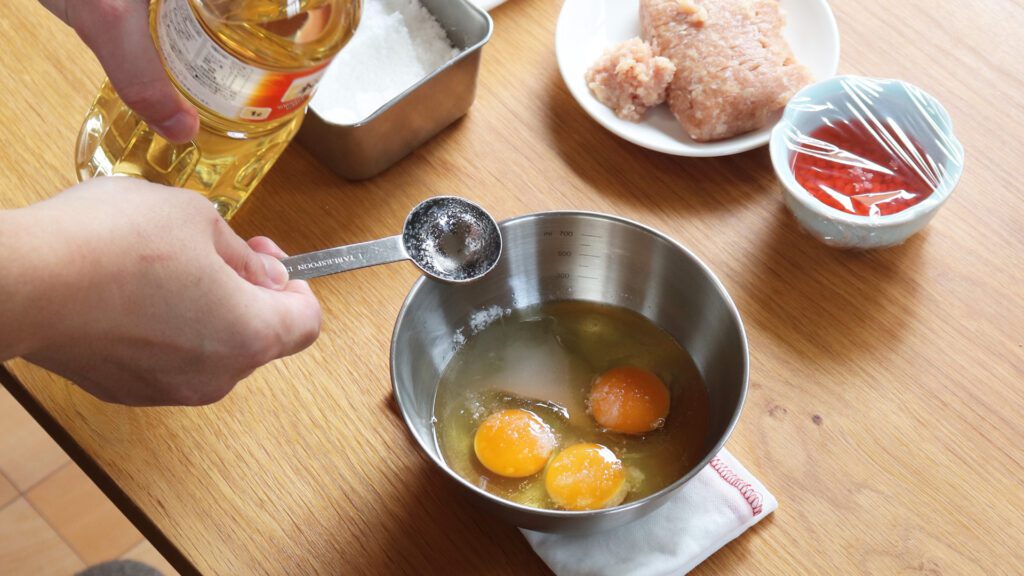 ご飯を炊いて、卵液を合わせよう